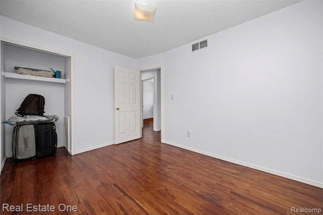 32955 Hawthorne Drive, Warren, MI 48092