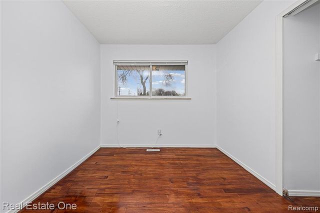 32955 Hawthorne Drive, Warren, MI 48092