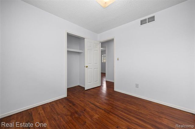 32955 Hawthorne Drive, Warren, MI 48092