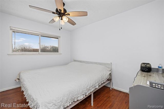 32955 Hawthorne Drive, Warren, MI 48092