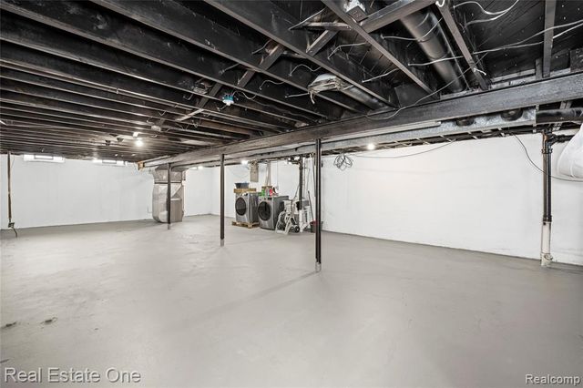 32955 Hawthorne Drive, Warren, MI 48092