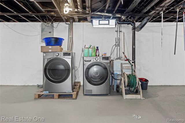 32955 Hawthorne Drive, Warren, MI 48092