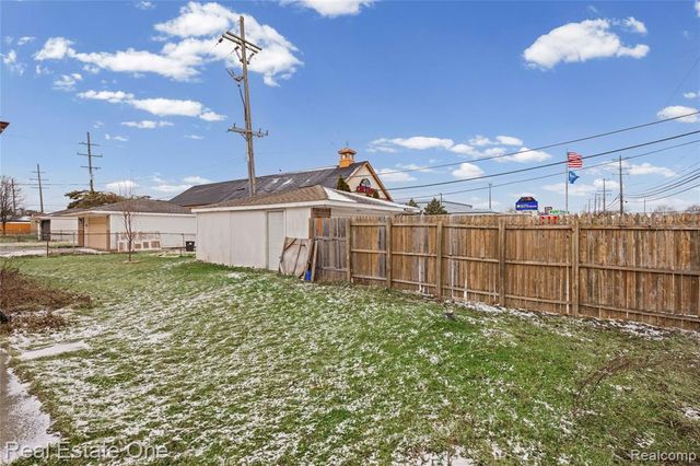 32955 Hawthorne Drive, Warren, MI 48092