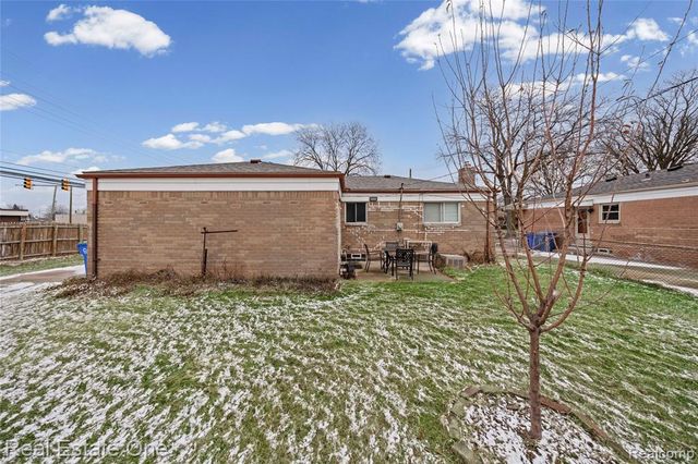 32955 Hawthorne Drive, Warren, MI 48092