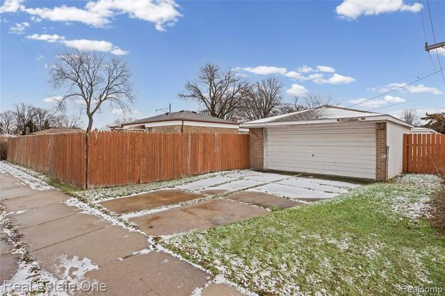 32955 Hawthorne Drive, Warren, MI 48092