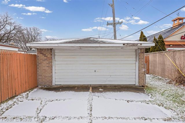 32955 Hawthorne Drive, Warren, MI 48092