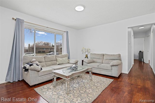 32955 Hawthorne Drive, Warren, MI 48092