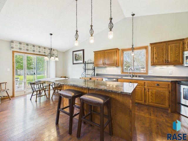 4040 S Brady Ct Court, Sioux Falls, SD 57103