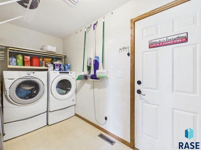 4040 S Brady Ct Court, Sioux Falls, SD 57103