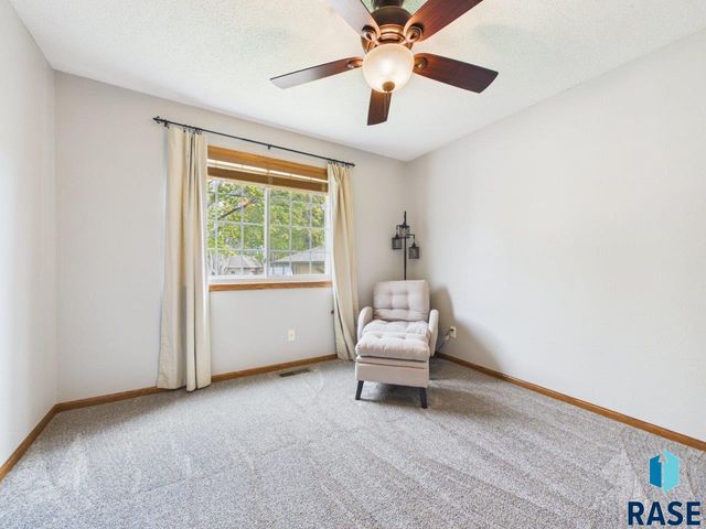 4040 S Brady Ct Court, Sioux Falls, SD 57103