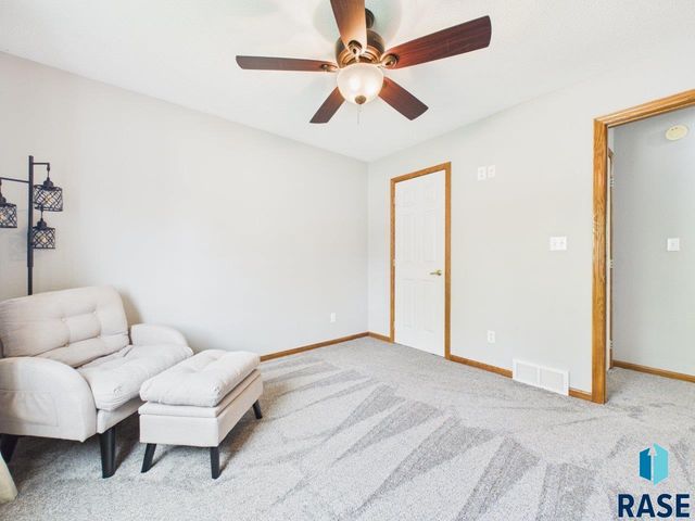 4040 S Brady Ct Court, Sioux Falls, SD 57103