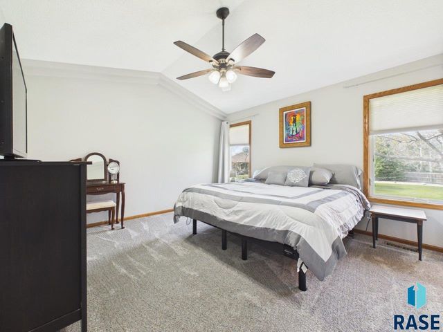 4040 S Brady Ct Court, Sioux Falls, SD 57103