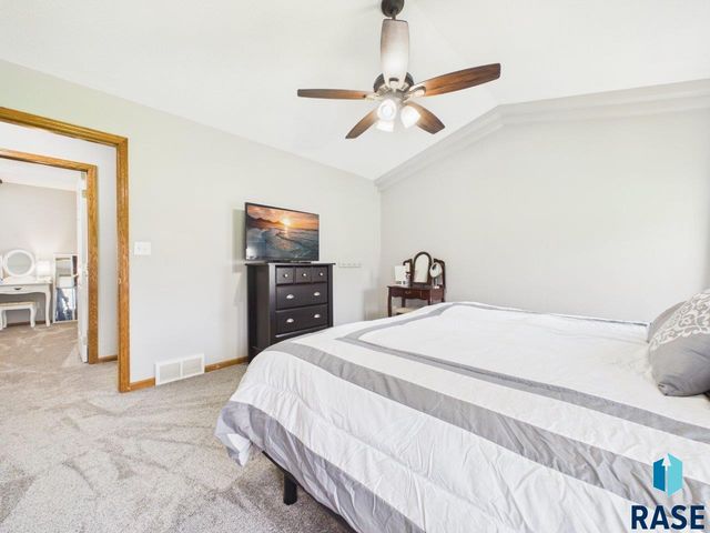 4040 S Brady Ct Court, Sioux Falls, SD 57103