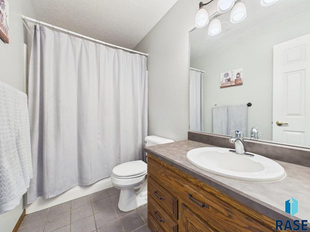 4040 S Brady Ct Court, Sioux Falls, SD 57103