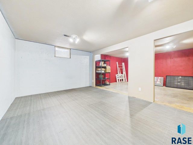 4040 S Brady Ct Court, Sioux Falls, SD 57103