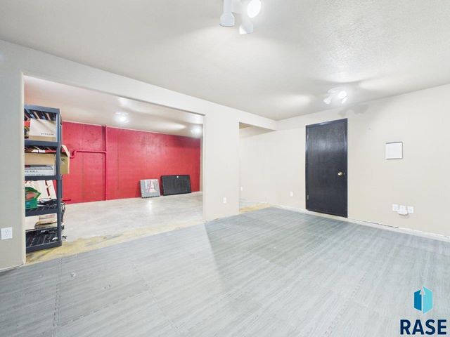 4040 S Brady Ct Court, Sioux Falls, SD 57103