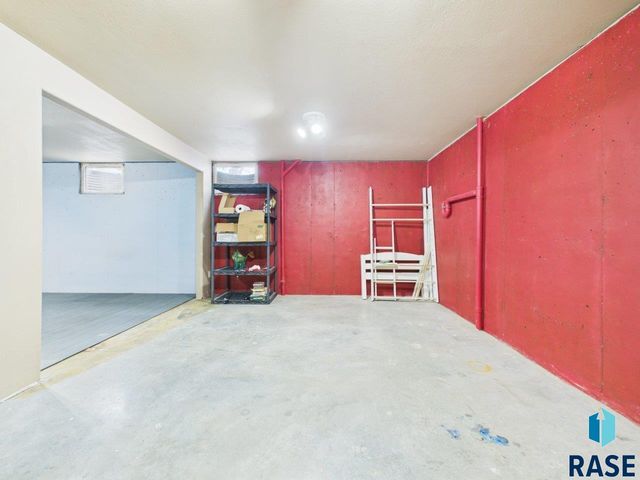 4040 S Brady Ct Court, Sioux Falls, SD 57103