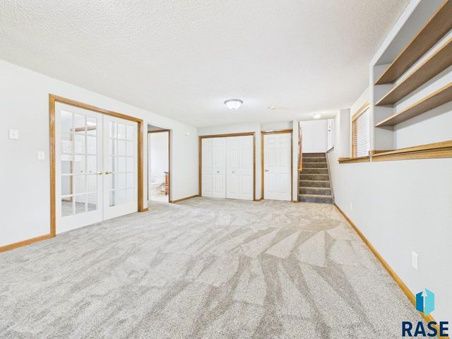 4040 S Brady Ct Court, Sioux Falls, SD 57103