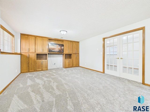 4040 S Brady Ct Court, Sioux Falls, SD 57103
