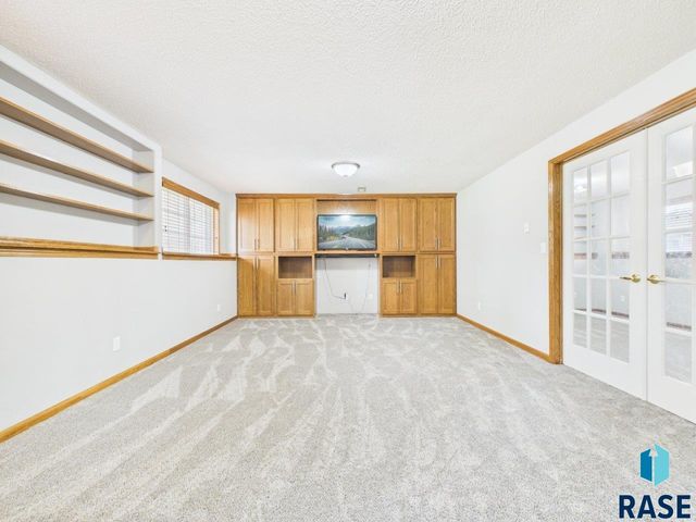 4040 S Brady Ct Court, Sioux Falls, SD 57103