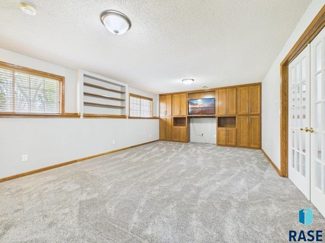 4040 S Brady Ct Court, Sioux Falls, SD 57103