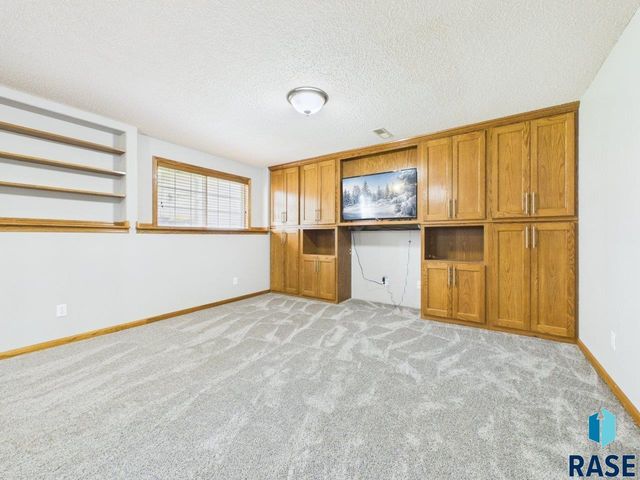 4040 S Brady Ct Court, Sioux Falls, SD 57103