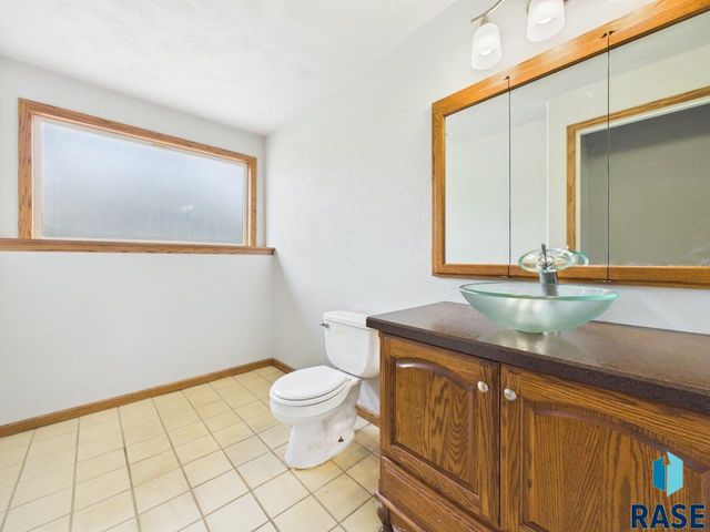 4040 S Brady Ct Court, Sioux Falls, SD 57103