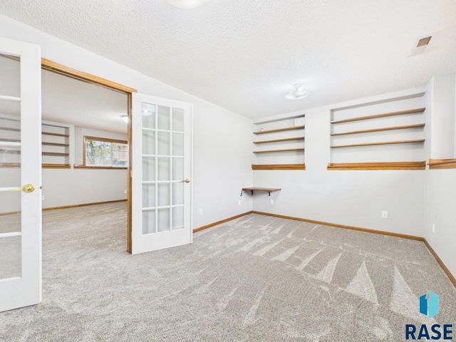 4040 S Brady Ct Court, Sioux Falls, SD 57103