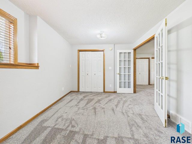 4040 S Brady Ct Court, Sioux Falls, SD 57103