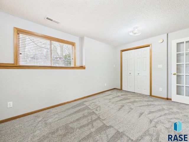 4040 S Brady Ct Court, Sioux Falls, SD 57103
