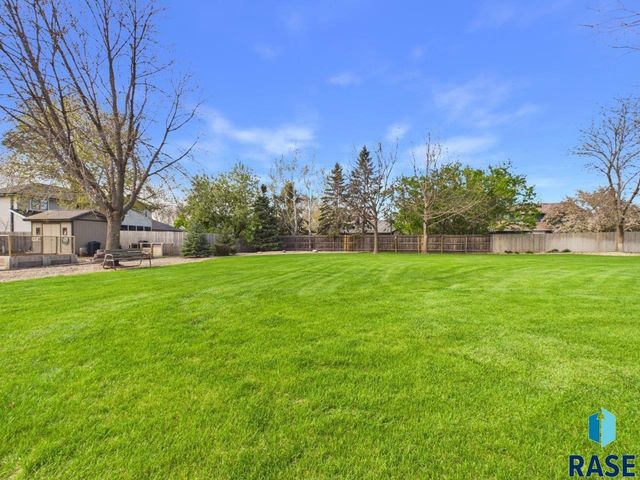 4040 S Brady Ct Court, Sioux Falls, SD 57103