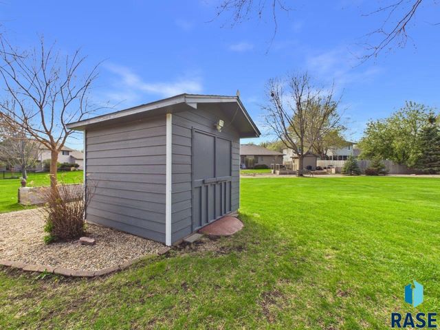 4040 S Brady Ct Court, Sioux Falls, SD 57103