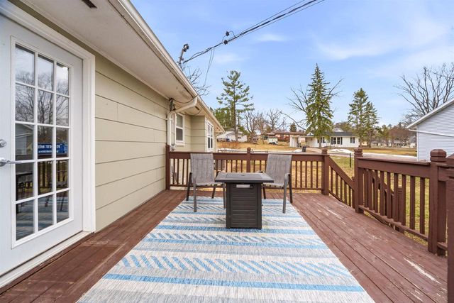 325 QUINCY AVENUE, Omro, WI 54963