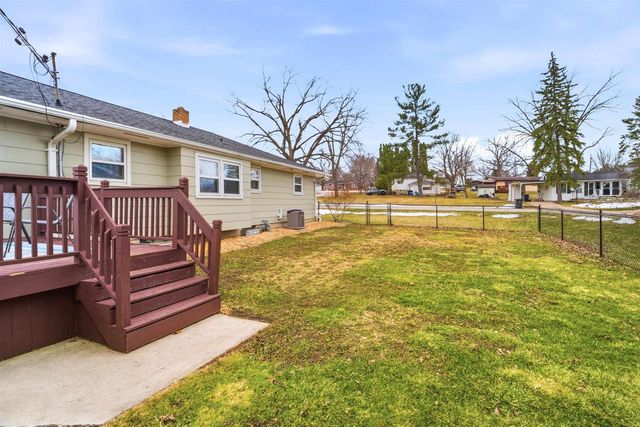 325 QUINCY AVENUE, Omro, WI 54963