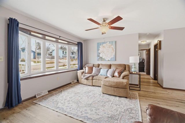 325 QUINCY AVENUE, Omro, WI 54963