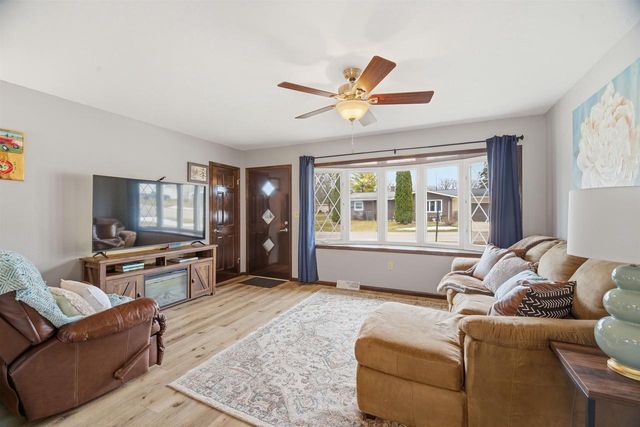 325 QUINCY AVENUE, Omro, WI 54963