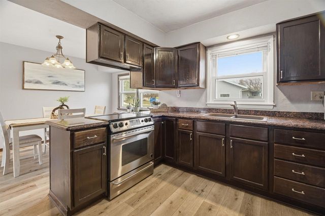 325 QUINCY AVENUE, Omro, WI 54963