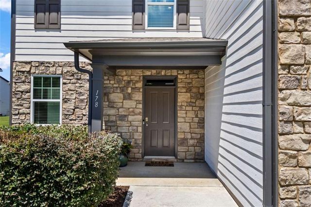 178 Starbuck Parkway, Pendergrass, GA 30567