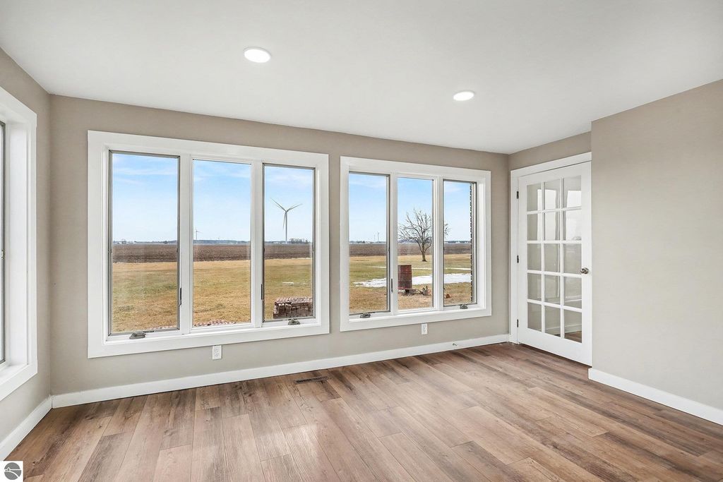 Image 11 of property listing at 6386 E Washington, Ithaca, MI 48847