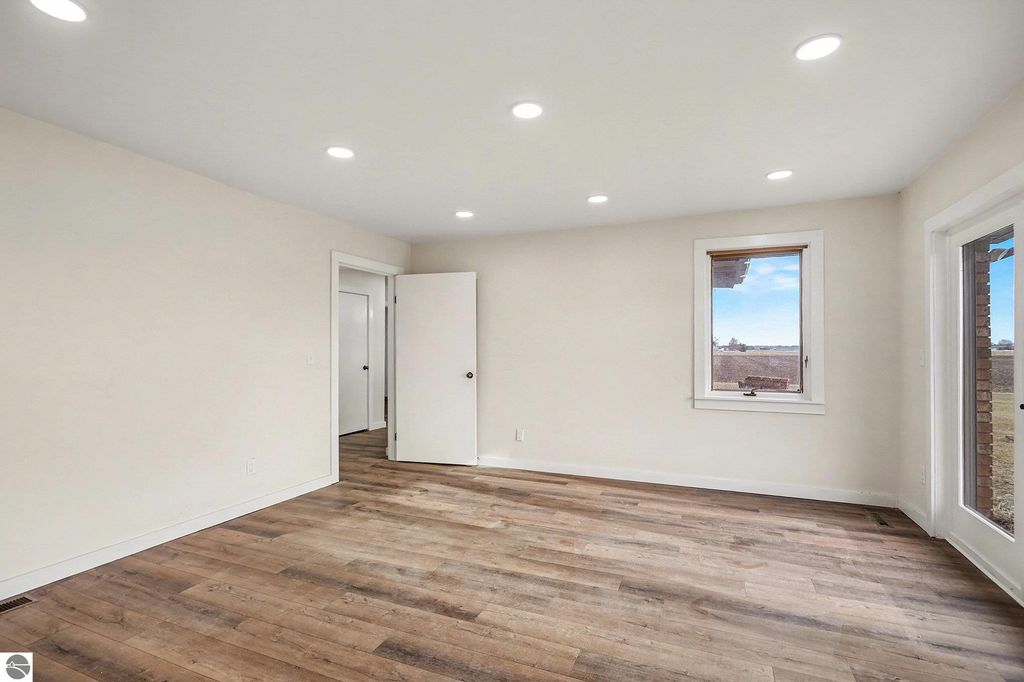 Image 19 of property listing at 6386 E Washington, Ithaca, MI 48847