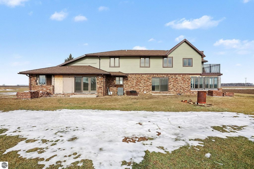 Image 2 of property listing at 6386 E Washington, Ithaca, MI 48847