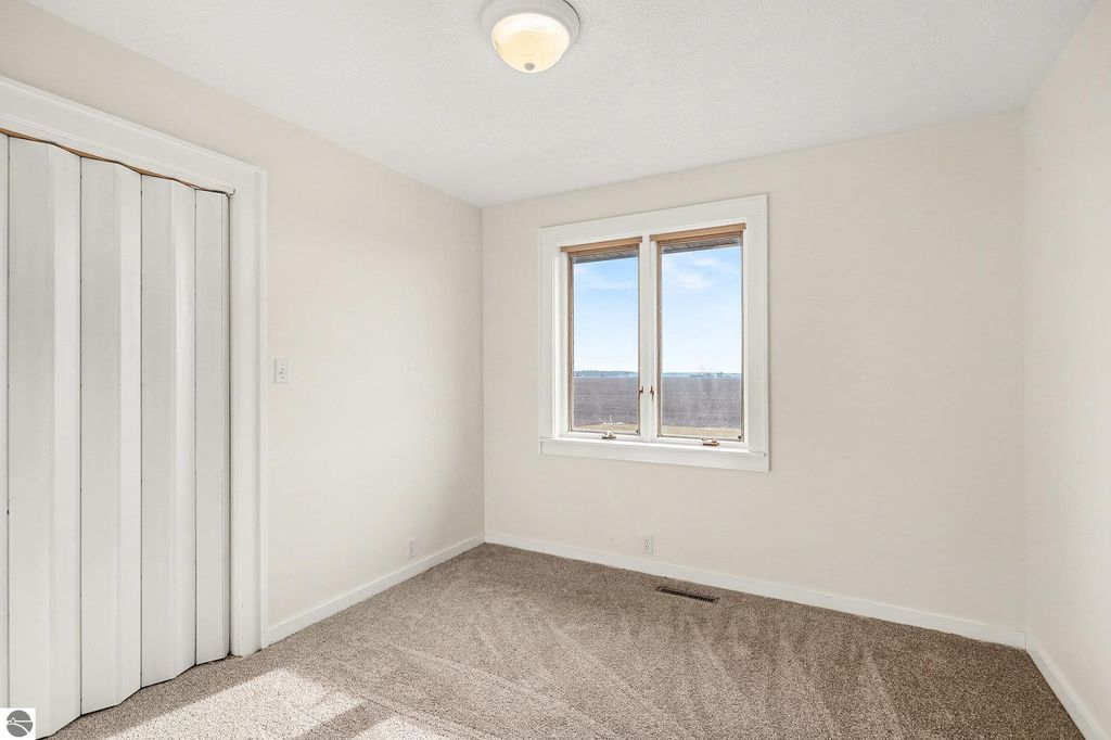 Image 22 of property listing at 6386 E Washington, Ithaca, MI 48847