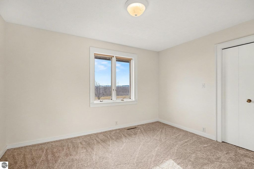 Image 23 of property listing at 6386 E Washington, Ithaca, MI 48847