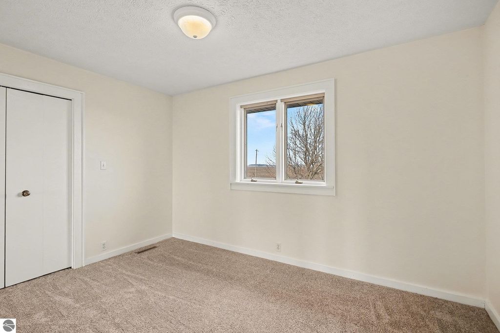 Image 25 of property listing at 6386 E Washington, Ithaca, MI 48847