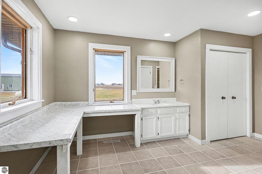 Image 27 of property listing at 6386 E Washington, Ithaca, MI 48847