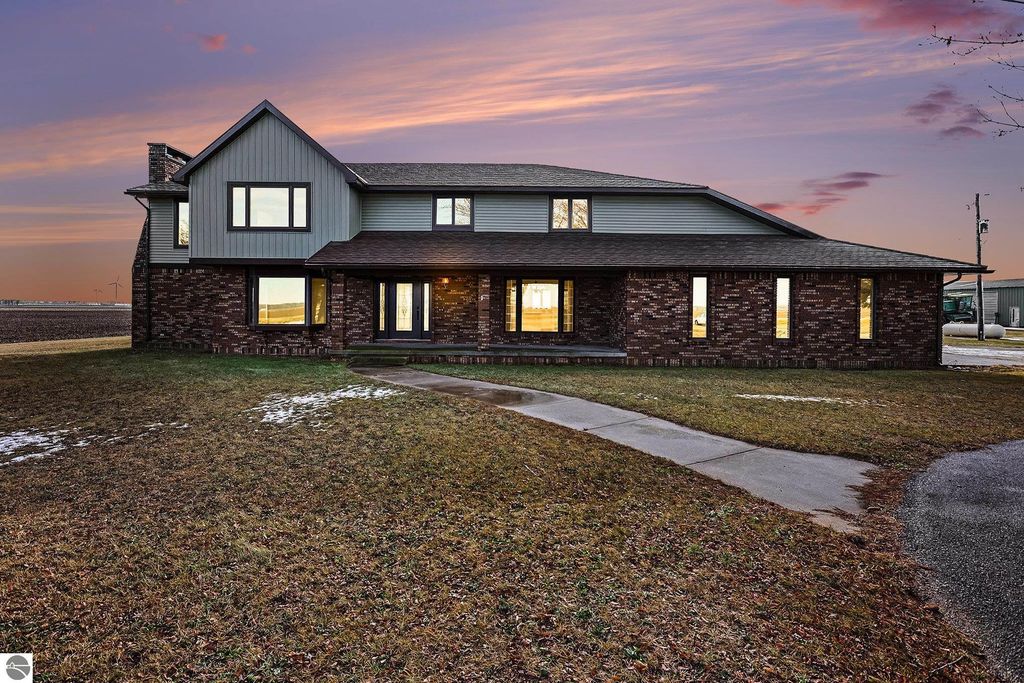 Image 34 of property listing at 6386 E Washington, Ithaca, MI 48847