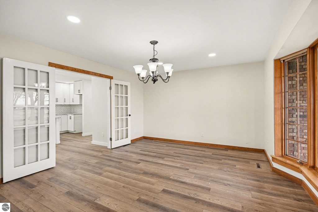 Image 6 of property listing at 6386 E Washington, Ithaca, MI 48847