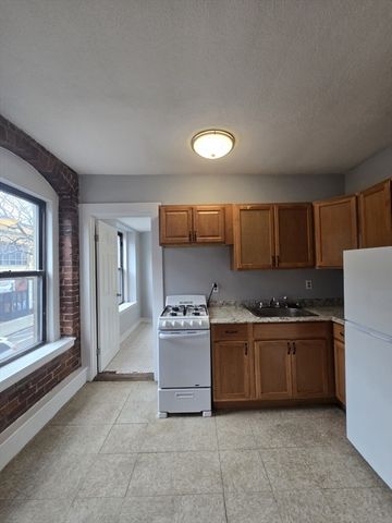 604 Essex St. 205, Lynn, MA 01901
