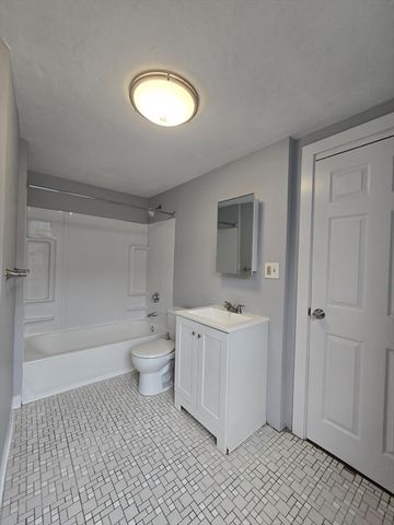 604 Essex St. 205, Lynn, MA 01901