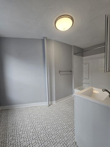 604 Essex St. 205, Lynn, MA 01901